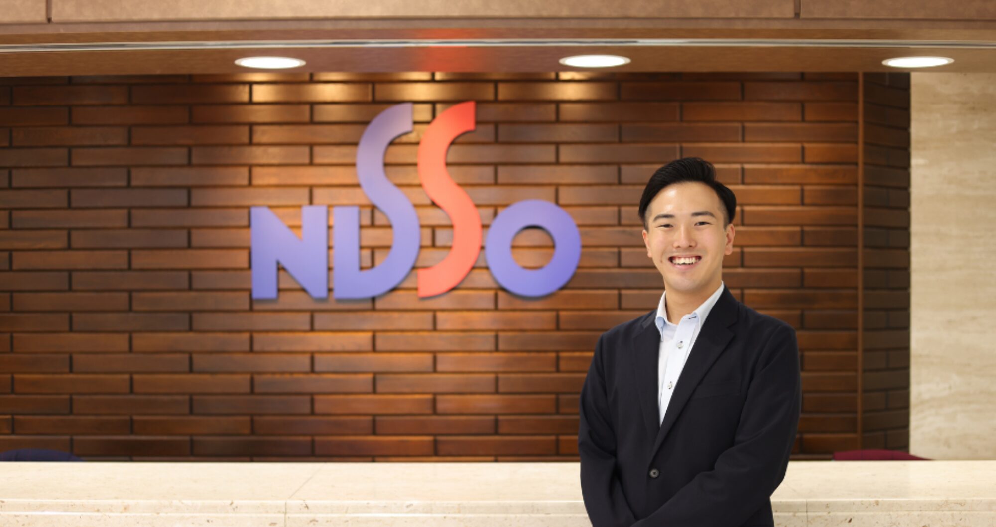 求職者の9割とLINEでつながり、月間応募数は3倍に。日総工産が実現した、AI求人レコメンドと有人1to1による採用体験